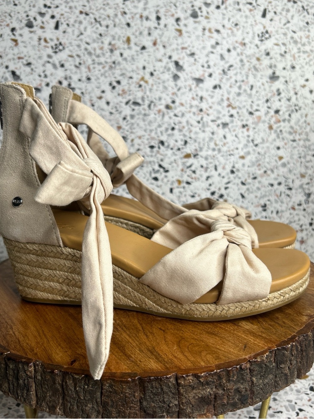 UGG Yarrow Wedge Espadrille Sandals Canvas Suede Tie Strap Beige Size 8.5